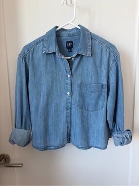 100% cotton soft denim button-down cropped shirt